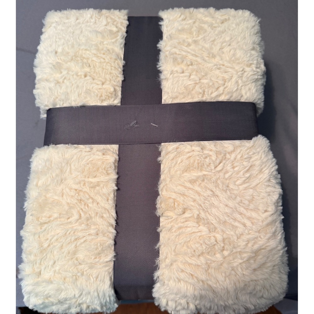 NEW Vince Camuto Home Super Soft King Faux Fur Blanket Ivory Cream 108x90 - Picture 2 of 4